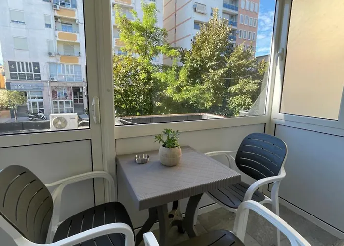 Downtown Deluxe Σκόδρα